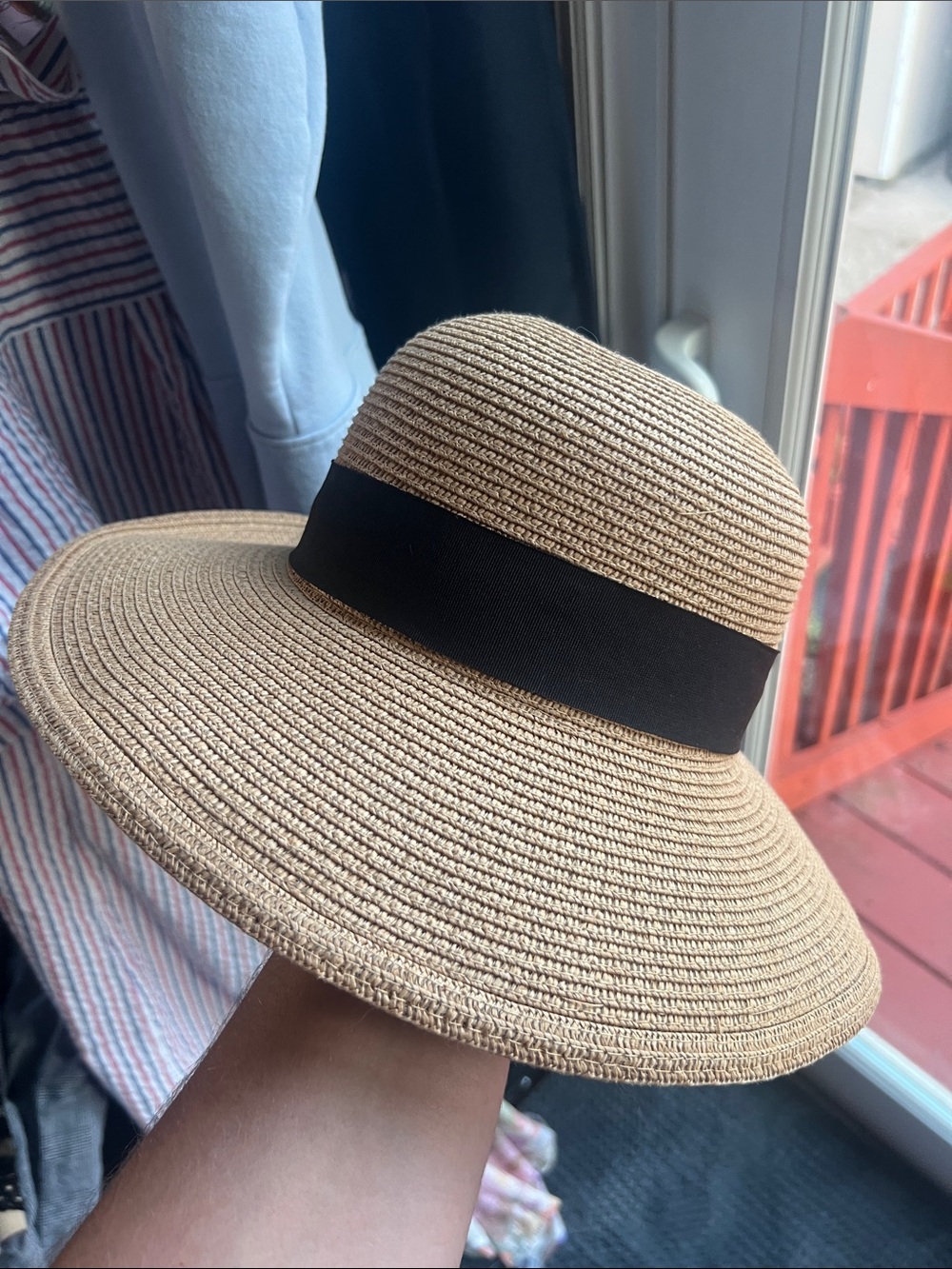 Straw‎ hat - Picture 2 of 4